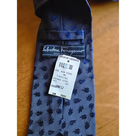 Salvatore Ferragamo Men Silk Tie Grey Blue Leaf Pattern Italy New Bergdorf Tag